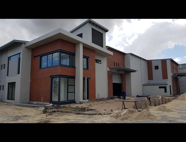 813M² FACTORY TO LET IN BRACKENFELL CENTRAL